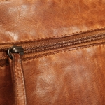 Просторна чанта през рамо от мека телешка кожа