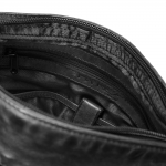 Просторна чанта през рамо от мека телешка кожа