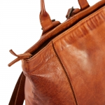 Стилна раница от мека телешка кожа