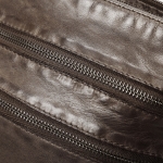 Просторна чанта през рамо от мека телешка кожа