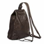 Everyday leather backpack – brown, with a functional design