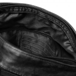 Просторна чанта през рамо от мека телешка кожа